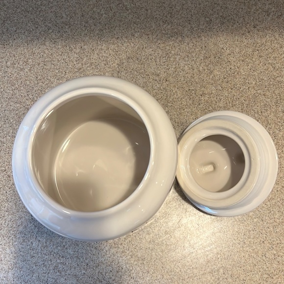 Rae Dunn Queen Bee Jar with Lid - Picture 2 of 7